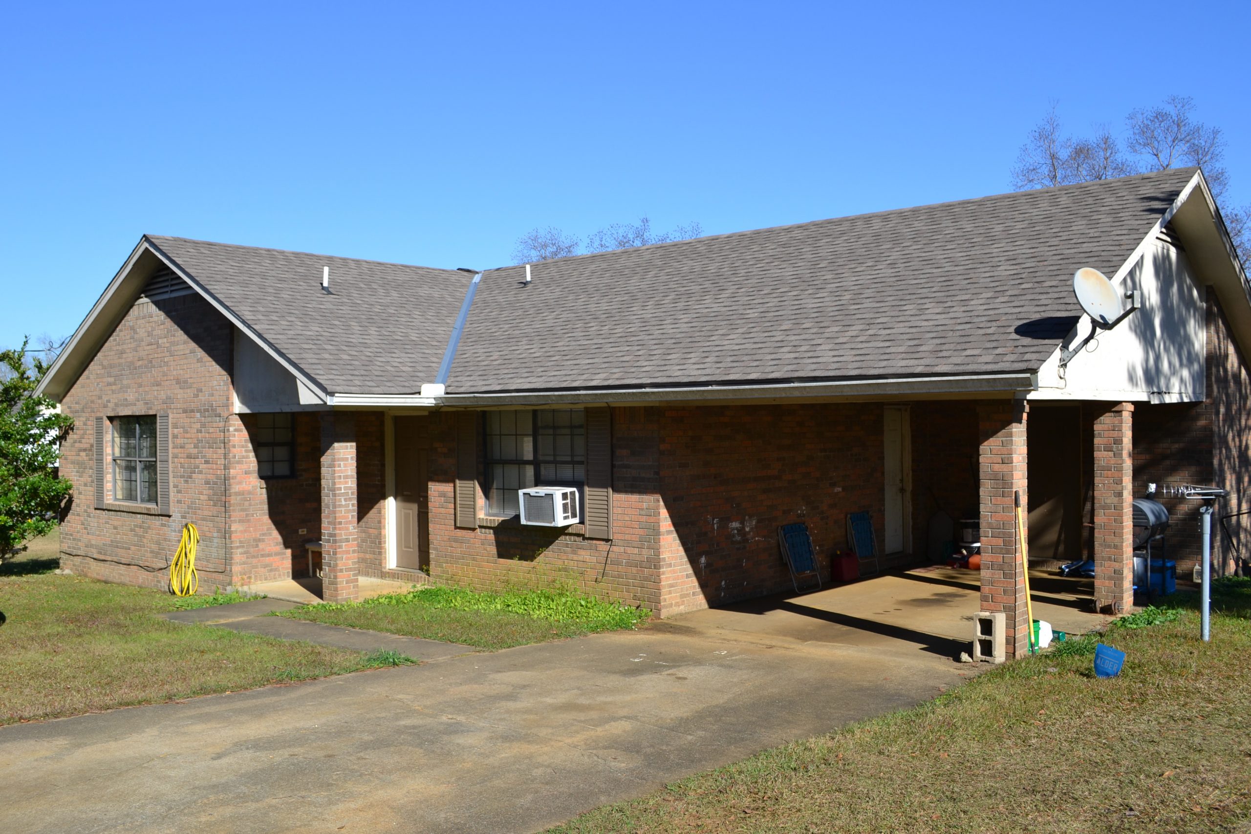 Land In Alabama & Land In Nice Brick Home located in Fort